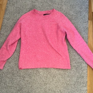 Veromoda stickad tröja  - Säljer denna fina tröja i nyskick 