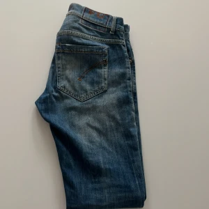 Dondup jeans - Säljer ett par Dondup jeans i ett mycket fint skick! Storlek 31