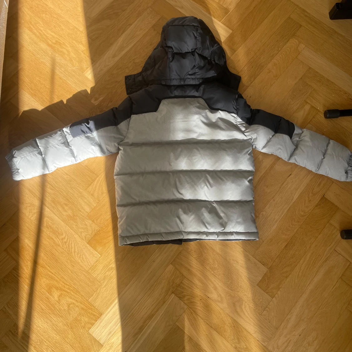 Grå och svart pufferjacka från Polo Ralph Lauren - 90