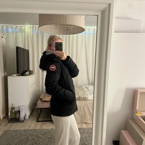 Canada goose jacka - säljer min chelsea parka modell i xs, jättefint skick och sparsamt använd. Nypris 12 tusen. Såklart äkta. kan tänka mig o gå ner i pris för en snabb affär 