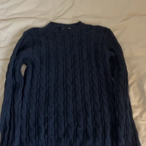 Tröja  - En riktigt snygg långärmad tröja från lager157 den e väldigt snygg men inte kommit till användning 