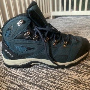 Vandringskänga  - Urberg, Myrviken, men’s boot midnight blue. Storlek 41, 273mm. Passar både dam och herr. Endast provade inomhus, original förpackning saknas.