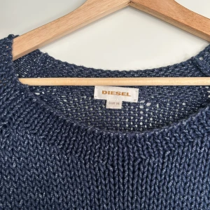 Diesel stickad tröja  - Stickad tröja i perfekt skick, inga defekter. Köpt för över 3000:- Den är herr men funkar även för dam.