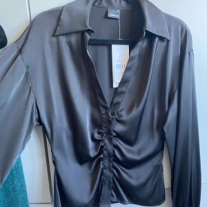 Blus - Helt oanvänd! Köpt på Gina tricot💗Passar mig som har S