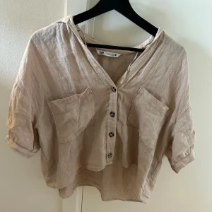 Linné tröja - Beige Linné tröja från Zara. Lös modell. Stl S. 