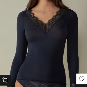 Intimismi  - Hej säljer min intimismi topp i marinblå, bilder skickas vid intresse, använd fåtal gånger .💞