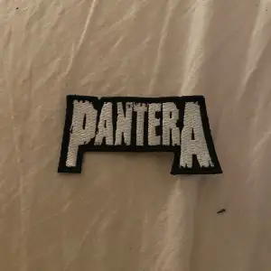 Pantera patch som inte kommer till användning, ungefär 5x2 cm stor