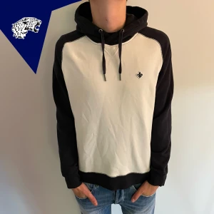 MORRIS HOODIE  - Morris hoodie | Skick: 9/10 | Strl M | Modellen är 180cm | Hör av dig om du undrar någonting!