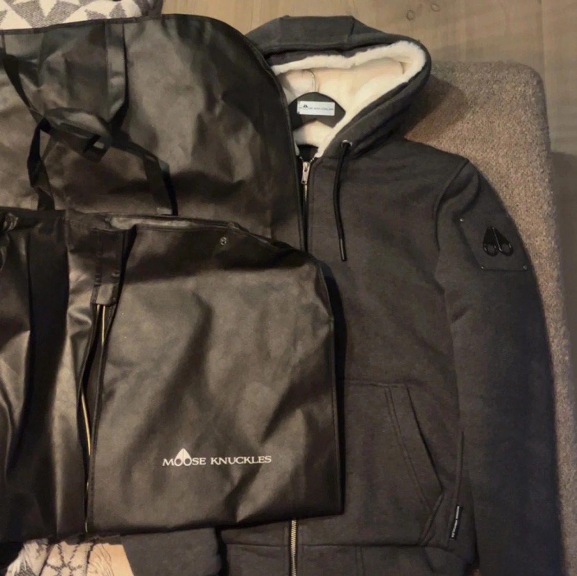 Grå moose knuckles hoodie/jacka - 90