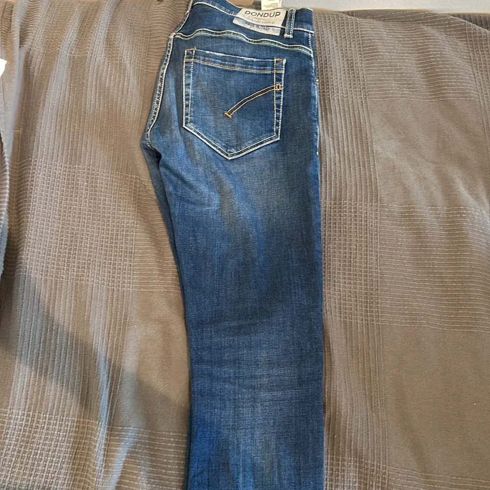 Säljer dessa feta dondup George jeans. 10/10 skick, nypris: 3500 mitt pris: 1000. Helt nya, skriv vid minsta fundering!. Jeans & Byxor.