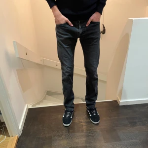 Diesel jeans  - Tja säljer nu mina gamla diesel jeans. Jeansen är i väldigt bra skick utan några defekter. Har du några frågor eller funderingar hör av dig 