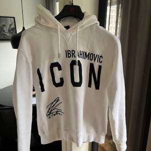 Zlatan x Dsquared hoodie i storlek S.