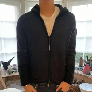 Sail racing zip/cardigan - Köpt för ett bra tag sedan. Nypris 2000. Skick 7/10 