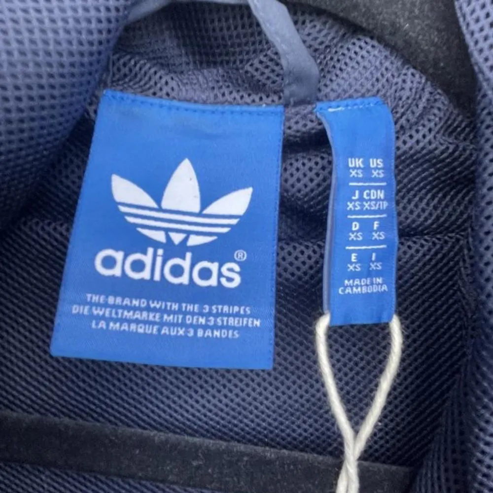 Träningsjacka från Adidas Storlek XS Passar inte. Sportswear.