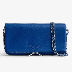 Zadig Väska  - Säljer nu min fina Zadig väska i modellen Rock Clutch, i färgen Melodi. Älskar denna väska men kommer tyvärr ej till användning längre. Väskan är fortfarande i riktigt bra skick och är väldigt rymlig. Skriv för fler bilder, har även digitalt kvitto💕💕