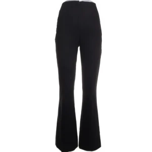 Zara flare kostymbyxor S  - Säljer dessa snygga svarta kostymbyxor från Zara i bootcut/flare modell. Storlek S💘 Använda men fint skick!