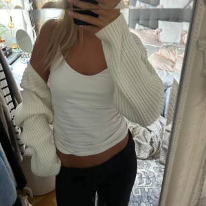 Bolero  - Vit bolero ifrån H&M i storlek s 