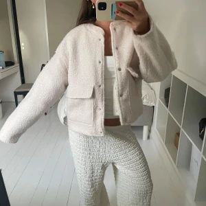 Begie bomber jacka  - Såå snygg bomberjacka från zara barn storlek 14-16🙌🏽