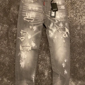 Dsquared2 - Dsquard2 jeans i alla storlekar 