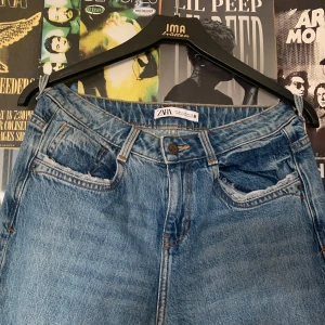 Zara Bootcut Jeans - Ett par av bootcut Jeans från Zara, Ligger i jätte bra skick och knappast använda alls.
