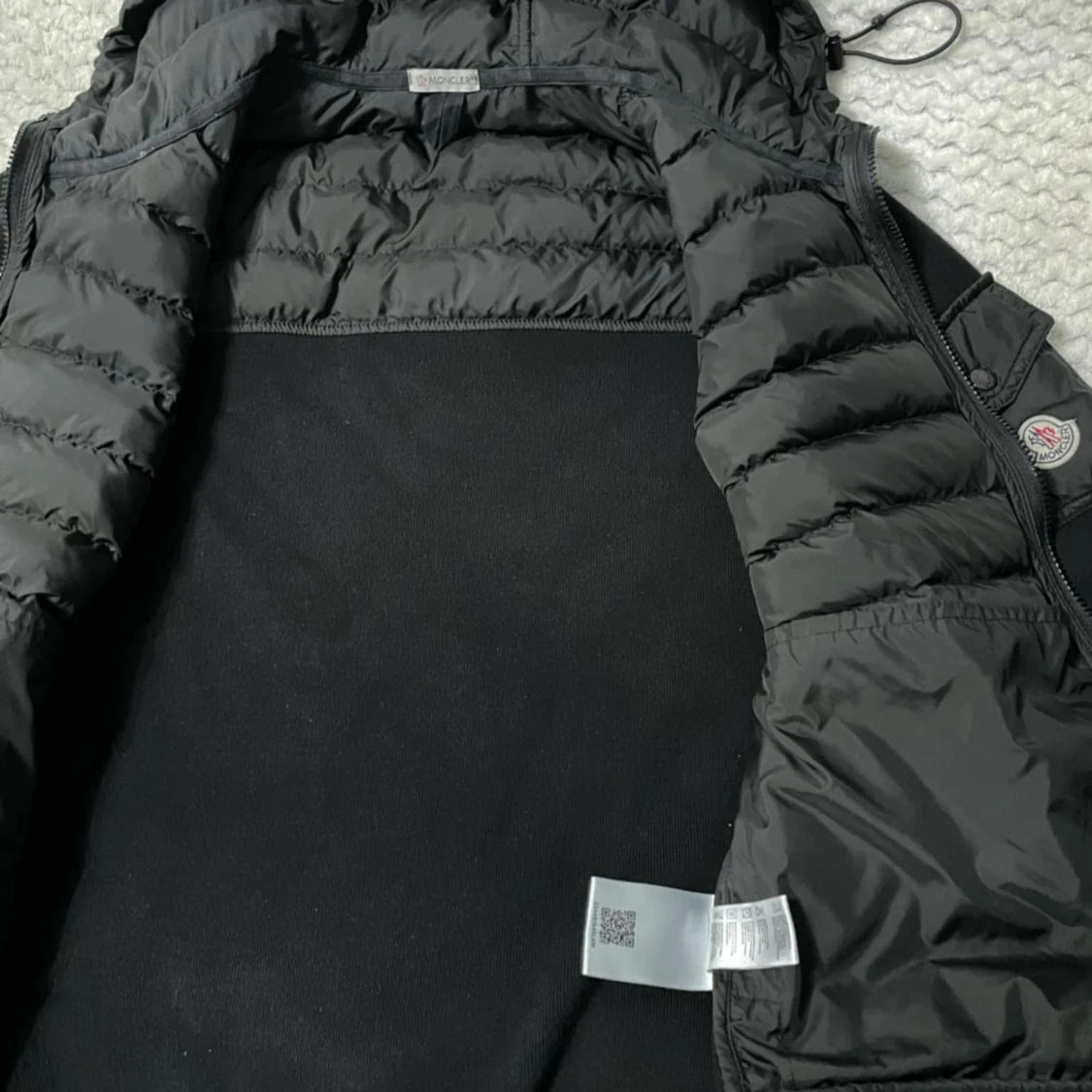 Svart pufferjacka med huva - 2