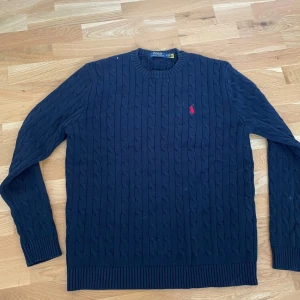 Ralph Lauren Tröja - Fet stickad Ralph Lauren tjocktröja.