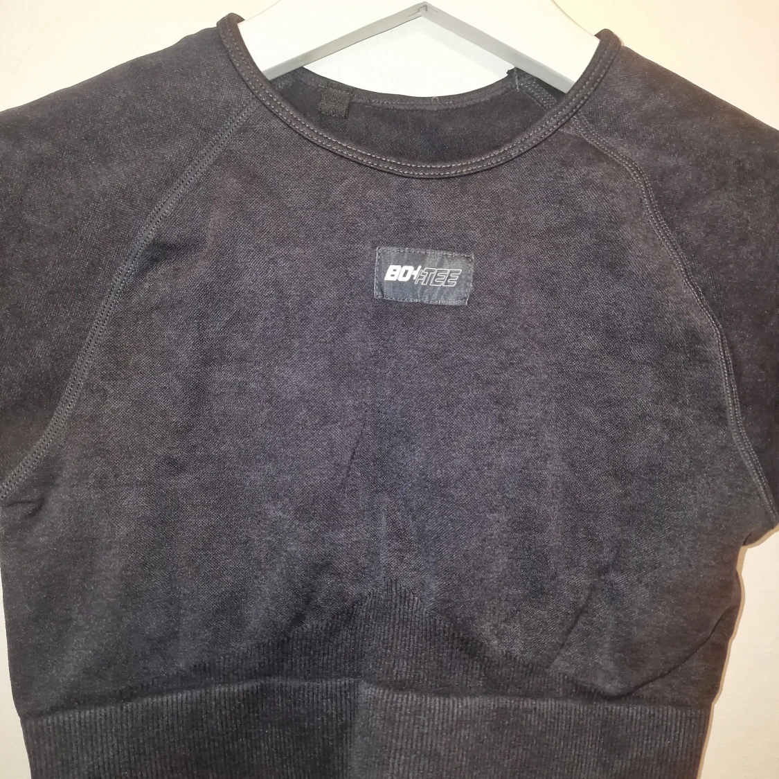 Mörkgrå croppad tröja  - 90