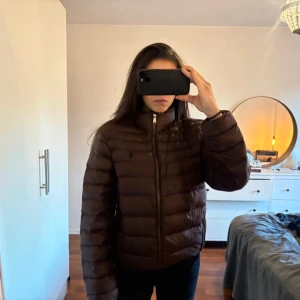 Ralph lauren jacka - Säljer en helt ny ralph lauren jacka!💥säljs då den inte kommit till användning🔥🔥nypris 4 295 💥💥
