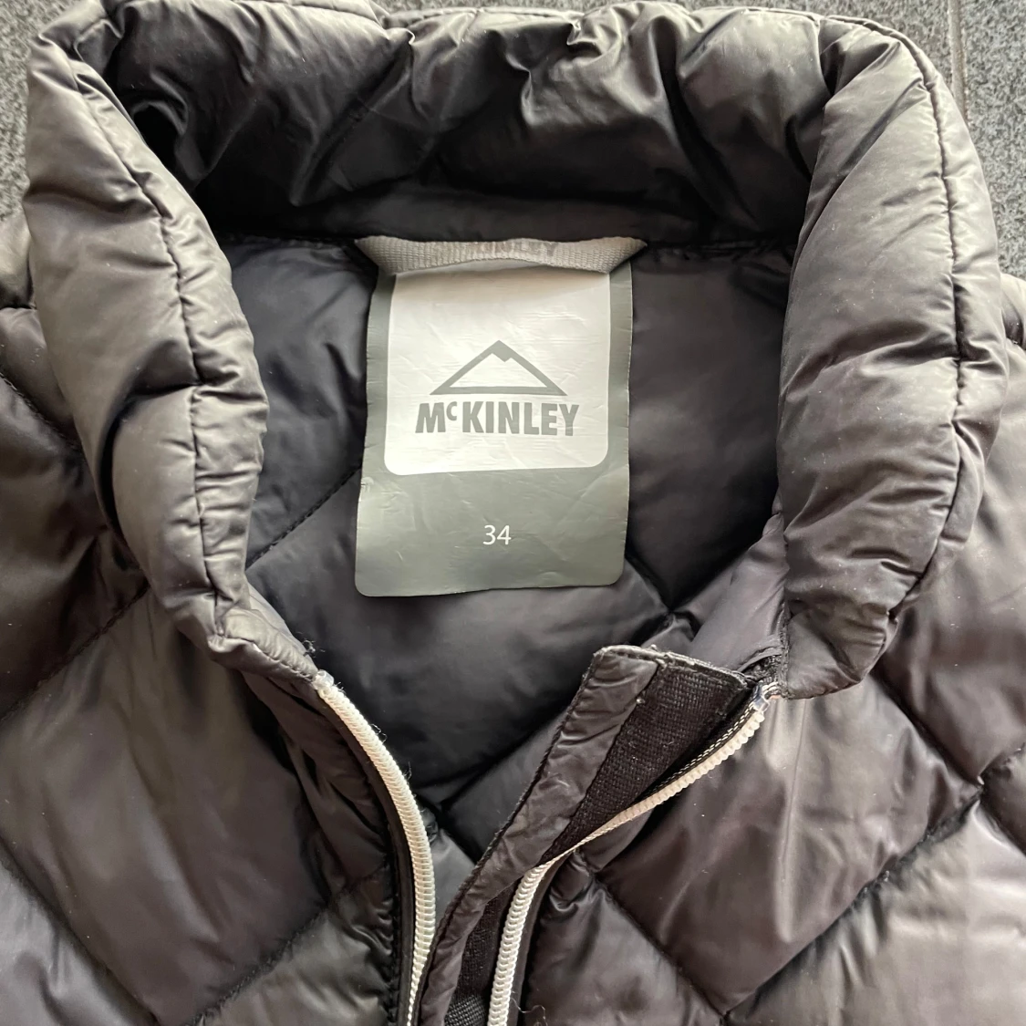 Svart quiltad dunjacka från McKinley - 1