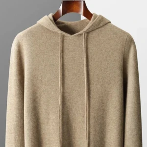 Beige Merinohoodie - En skön merinohoodie i Size S, sprillans ny aldrig använd endast testad på. Hade sagt att den sitter en aning mindre. Kan vara en aning skrynklig då den legat i en låda ett tag. 