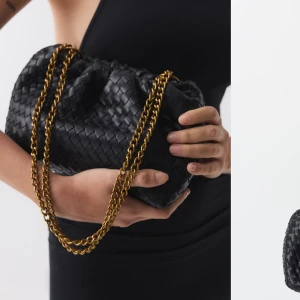 Svart flätad handväska med kedja - Snygg svart handväska i flätat skinn med en elegant guldkedja. Perfekt för att ge din outfit en lyxig touch. 