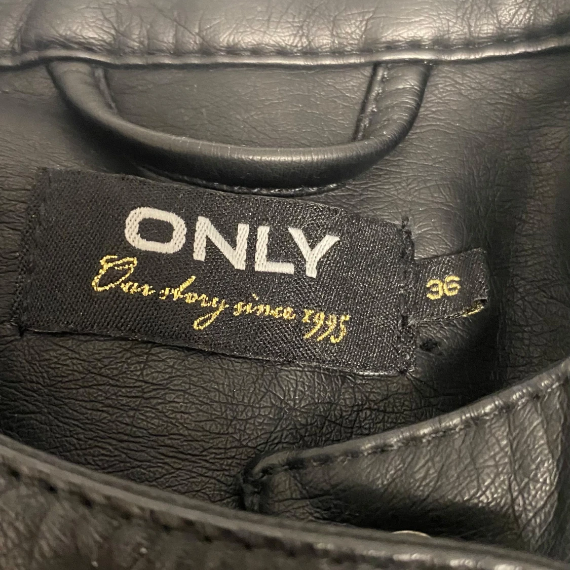 Snygg skinnjacka  - 91