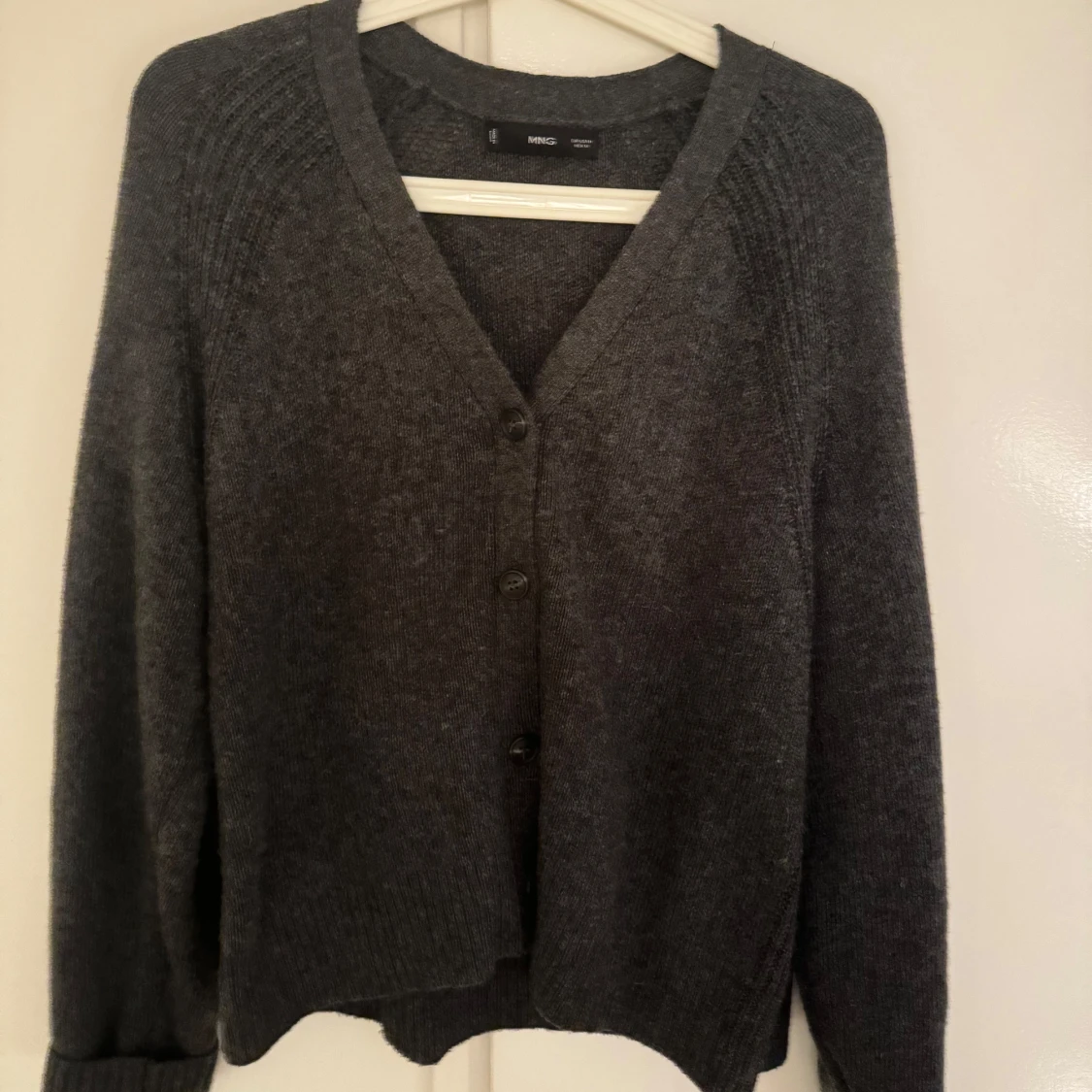 Mörkgrå kofta från Mango - 90