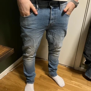 Tiger of Sweden jeans 31”30 - Stilrena jeans från Tiger of Sweden | skick: 7/10 | inga defekter (utan små slitningar som är del av designen) | nypris runt 1600kr | vårat pris: 100kr | skriv gärna vid fundering✅