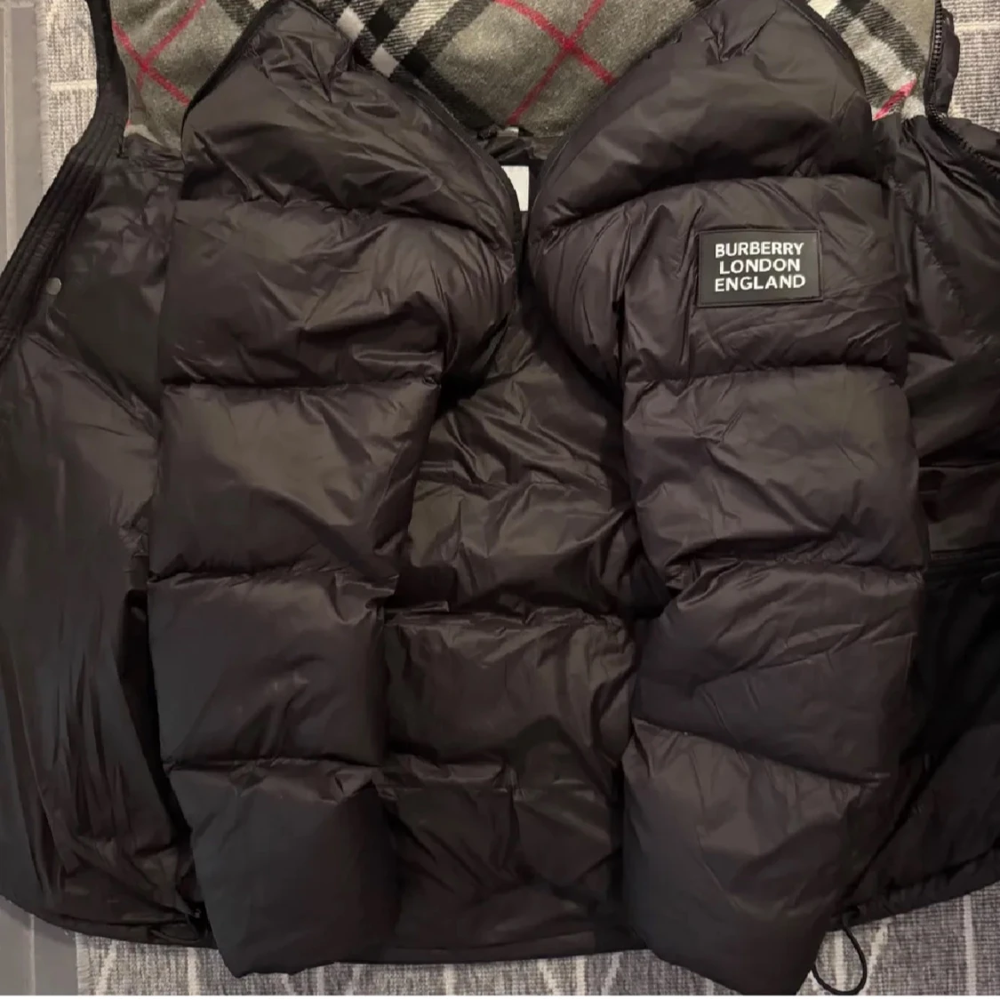 Svart dunväst från Burberry - 89