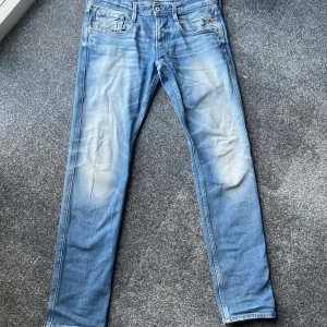 Blå jeans från Replay - Snygga blå jeans från Replay. kan fraktas! hör av er vid frågor!