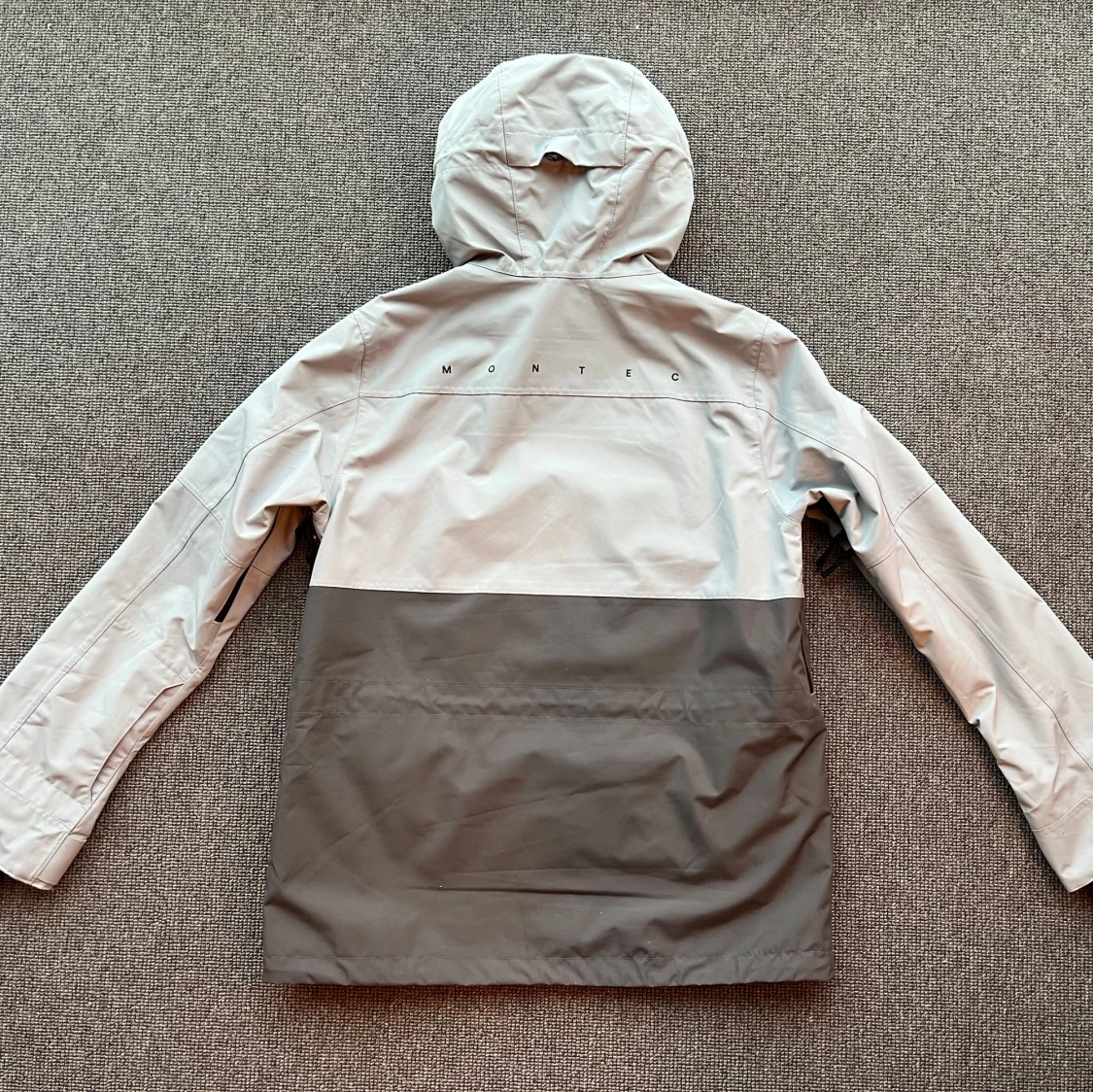 Montec, Skidjacka - 1