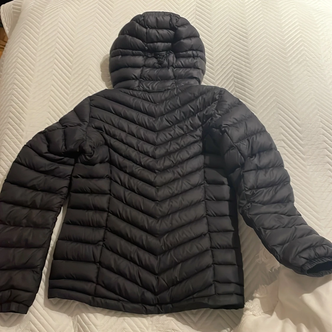 Svart dunjacka från Peak Performance - 1