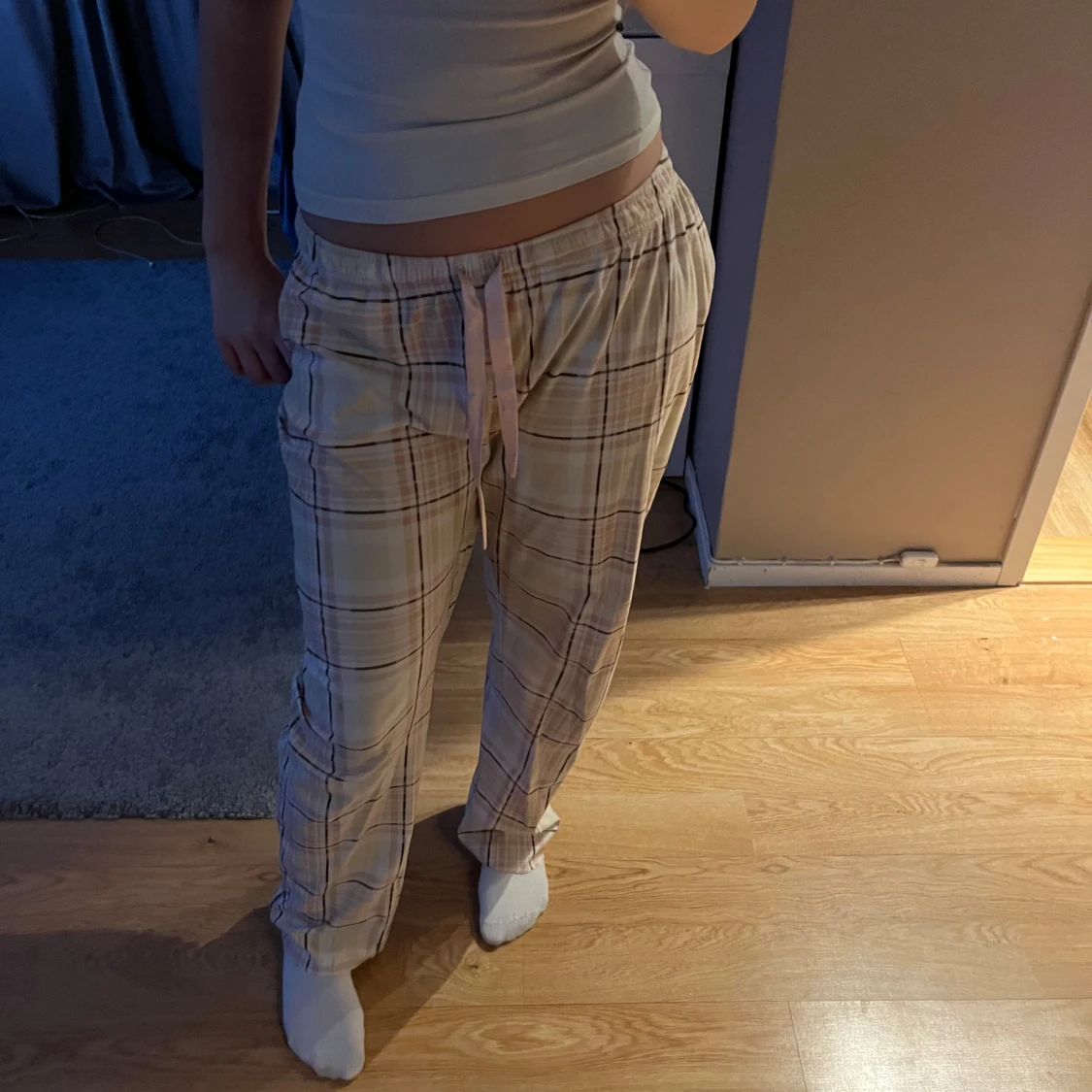 Rutig mjukisbyxa med snörning - 90