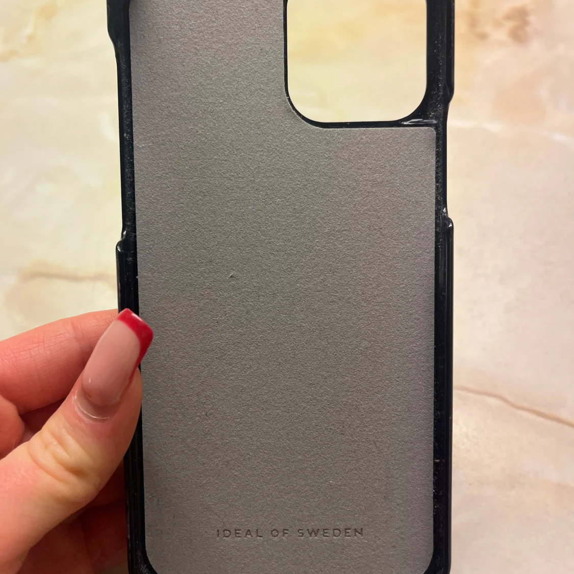 Svart marmorerat mobilskal från Ideal of Sweden - 91