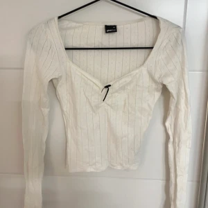 Vit ribbad tröja från Gina Tricot - Så fin , funkar som XS/S