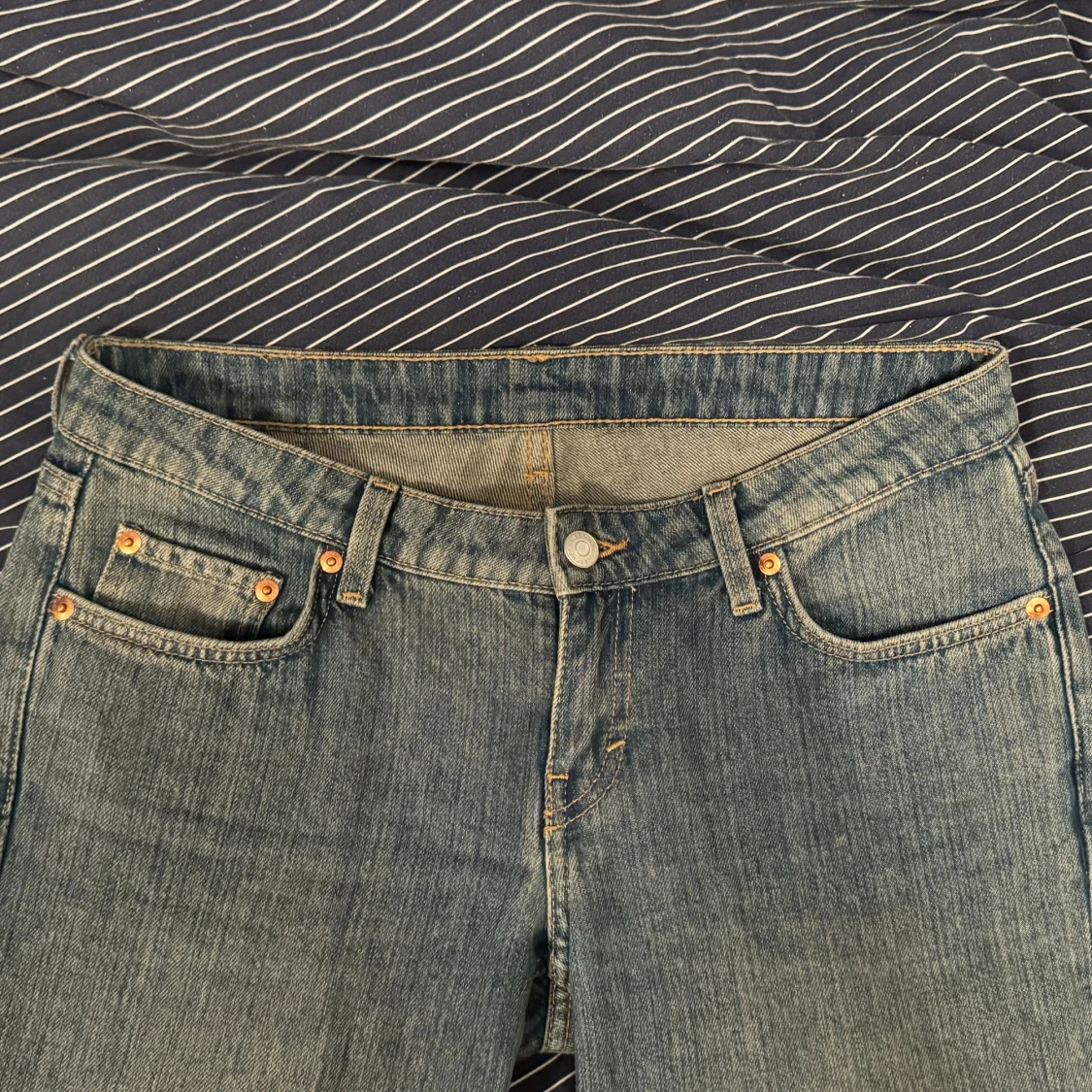 Lågmidjade jeans från Weekday - 92