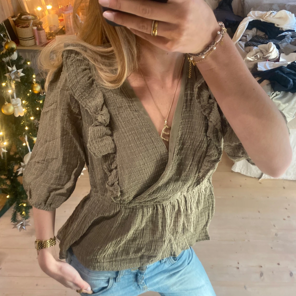 Trekvartsärmad volang blus - 90