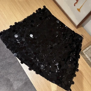 Paljett kjol  - Snygg paljett kjol från Nelly, nypris 399kr. Aldrig använd 