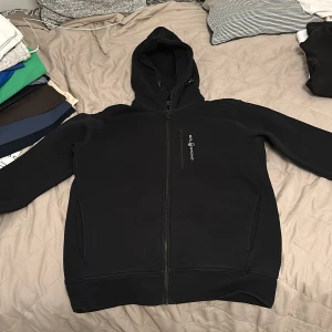 Sail racing zip hoodie - Sail racing zip hoodie storlek m använd 4-6 gånger ungefär perfekt skick.