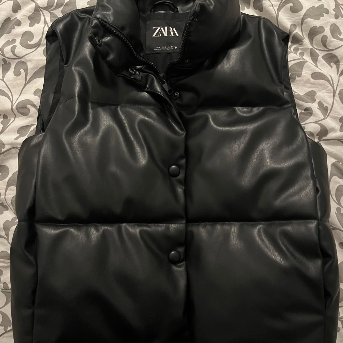 Svart dunväst från Zara