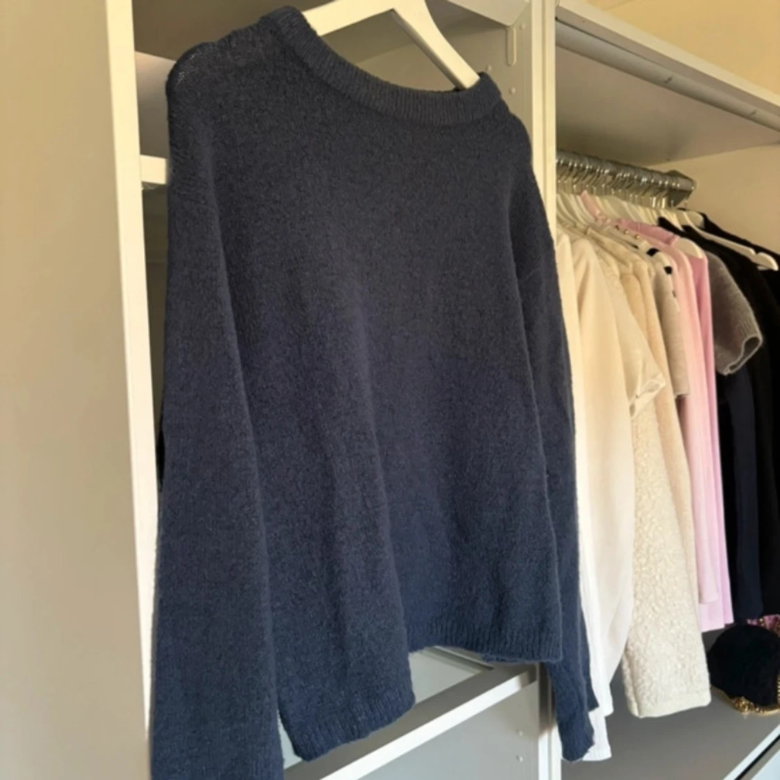 Mörkblå stickad tröja - 90
