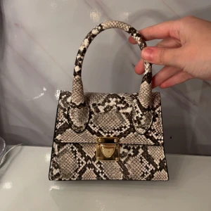 Söt väska  - Dm för mer information 🌸