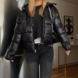 Glansig vinterjacka - Såå snygg jacka!!💗💗 Nypris 500kr