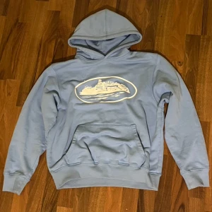 Blå Corteiz tracksuit  - Säljer en blå Corteiz tracksuit då jag inte passar i den längre!